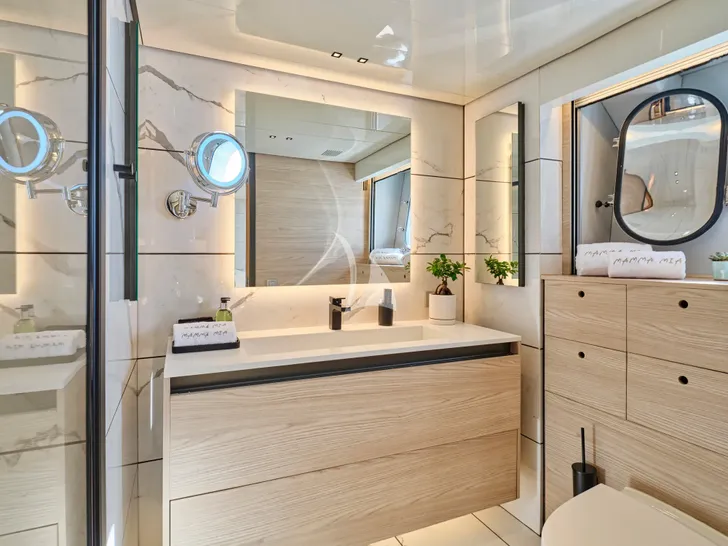 MAMA MIA Maiora 39DP - twin cabin bathroom MAMA MIA Maiora 39DP - twin cabin bathroom