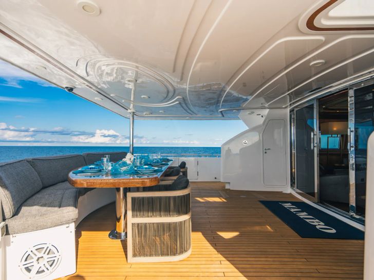 MAMBO Ferretti 112 - aft deck MAMBO Ferretti 112 - aft deck