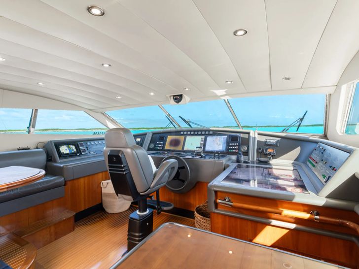MAMBO Ferretti 112 - cockpit MAMBO Ferretti 112 - cockpit