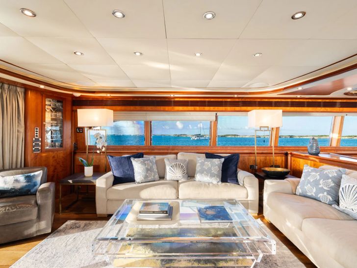 MAMBO Ferretti 112 - main saloon seating MAMBO Ferretti 112 - main saloon seating