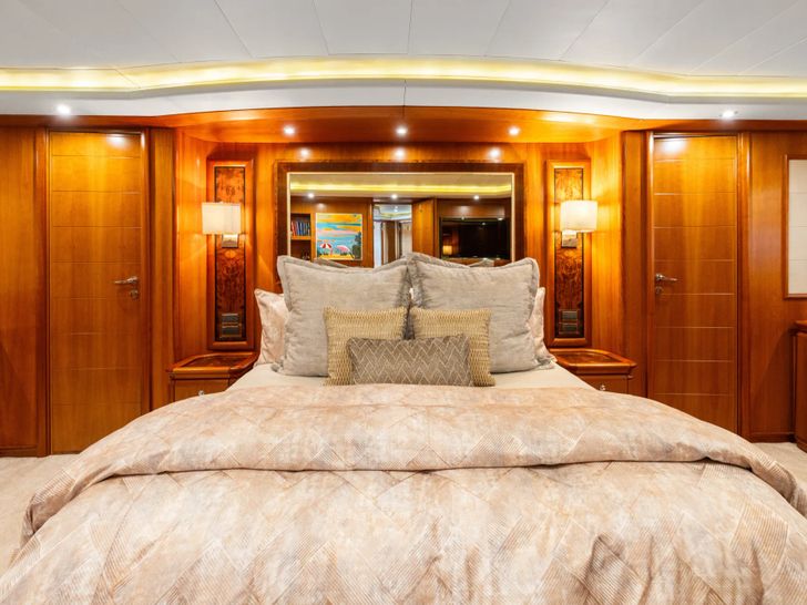 MAMBO Ferretti 112 - master cabin 1 MAMBO Ferretti 112 - master cabin 1