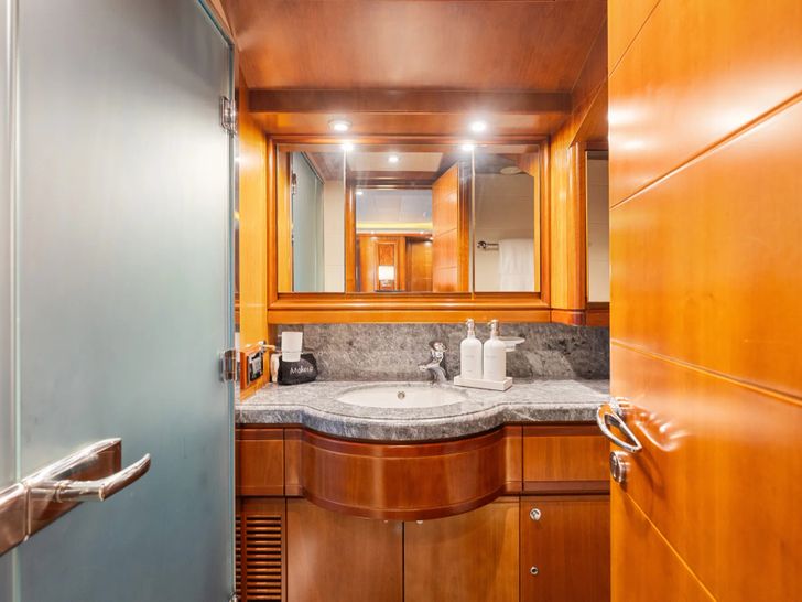 MAMBO Ferretti 112 - master cabin 2 bathroom MAMBO Ferretti 112 - master cabin 2 bathroom