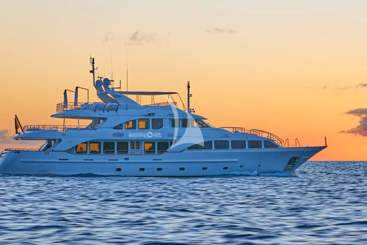Charter Yacht MAMMA MIA - Benetti Classic 120 - St Martin - St Barths - Leewards - Caribbean