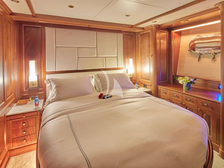 MAMMA MIA Benetti Classic 120 - VIP cabin 2 MAMMA MIA Benetti Classic 120 - VIP cabin 2