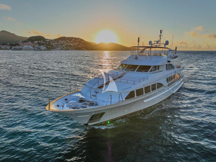 MAMMA MIA Benetti Classic 120 - anchored MAMMA MIA Benetti Classic 120 - anchored