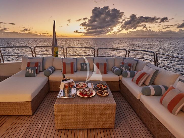 MAMMA MIA Benetti Classic 120 - bridge deck aft seating MAMMA MIA Benetti Classic 120 - bridge deck aft seating