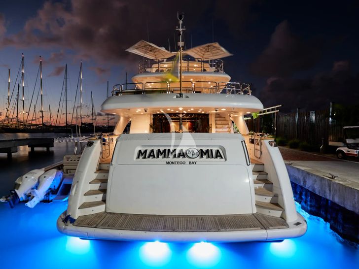 MAMMA MIA Benetti Classic 120 - docked at night MAMMA MIA Benetti Classic 120 - docked at night