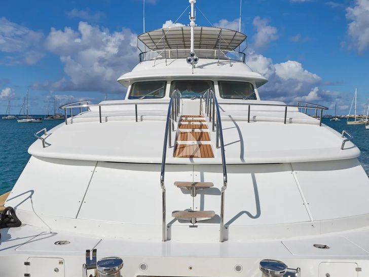 MAMMA MIA Benetti Classic 120 - foredeck MAMMA MIA Benetti Classic 120 - foredeck