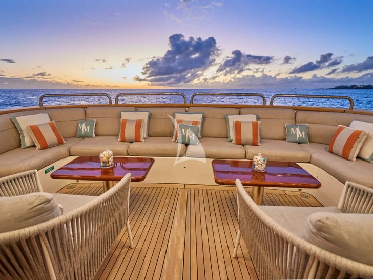 MAMMA MIA Benetti Classic 120 - main aft deck seating MAMMA MIA Benetti Classic 120 - main aft deck seating