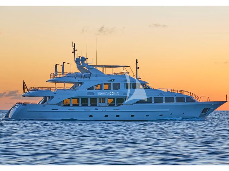 MAMMA MIA Benetti Classic 120 - profile MAMMA MIA Benetti Classic 120 - profile