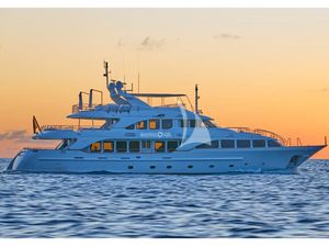 MAMMA MIA - Benetti Classic 120 - St Martin - St Barths - Leewards - Caribbean MAMMA MIA - Benetti Classic 120 - St Martin - St Barths - Leewards - Caribbean