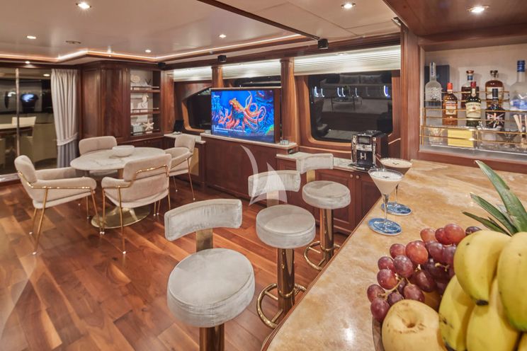 Charter Yacht MAMMA MIA - Benetti Classic 120 - St Martin - St Barths - Leewards - Caribbean