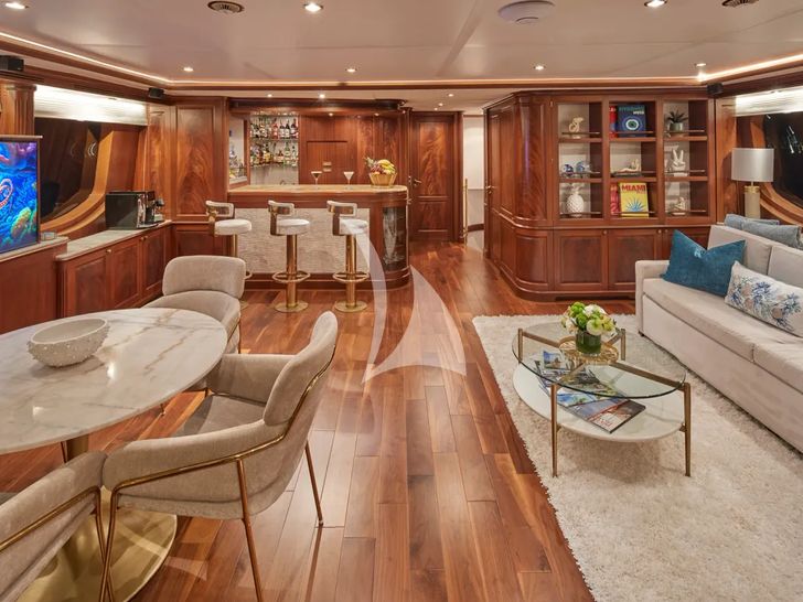 MAMMA MIA Benetti Classic 120 - sky lounge MAMMA MIA Benetti Classic 120 - sky lounge