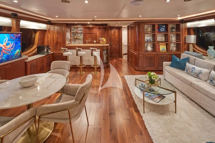 Charter Yacht MAMMA MIA - Benetti Classic 120 - St Martin - St Barths - Leewards - Caribbean