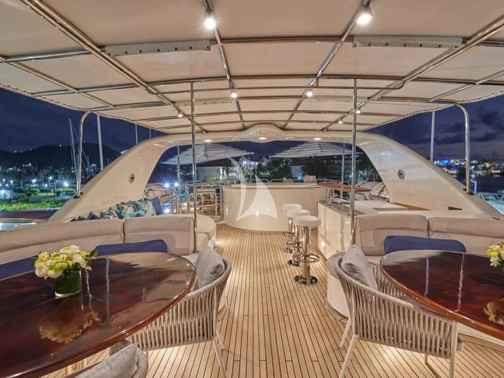MAMMA MIA Benetti Classic 120 - sun deck MAMMA MIA Benetti Classic 120 - sun deck