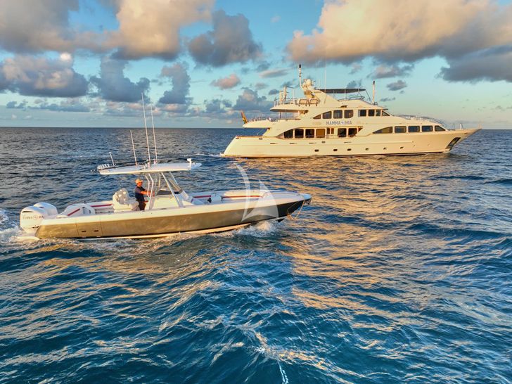 MAMMA MIA Benetti Classic 120 - with the tender MAMMA MIA Benetti Classic 120 - with the tender