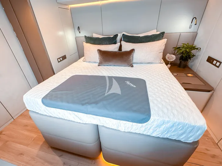 MANA KAI Sunreef 80 - VIP cabin 2 convertible to twin MANA KAI Sunreef 80 - VIP cabin 2 convertible to twin