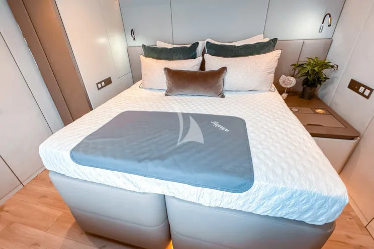 Charter Yacht MANA KAI - Sunreef 80 - 4 Cabins - Monaco - Cannes - St Tropez - Nice - Antibes - French Riviera