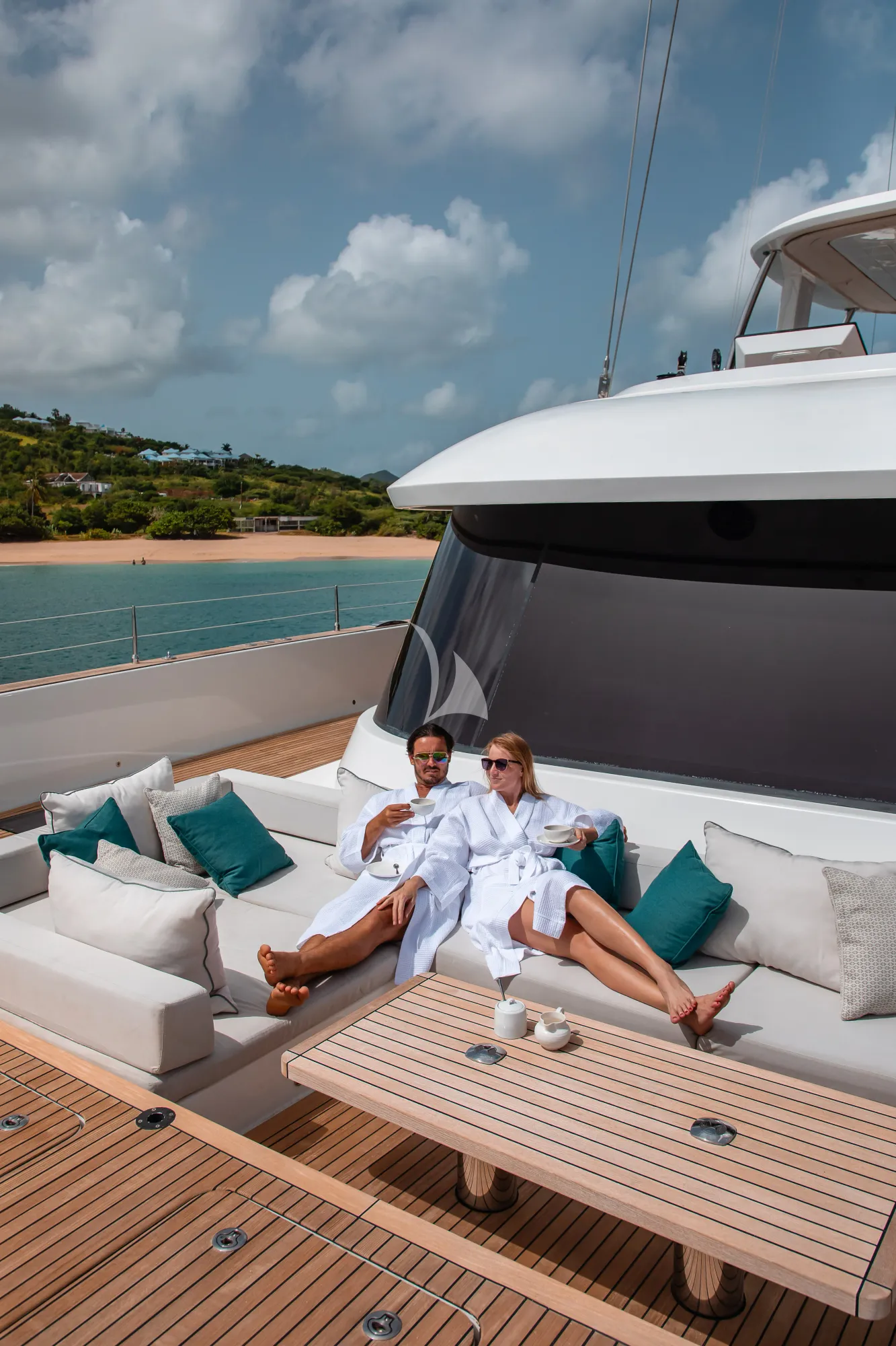 MANA KAI Sunreef 80 - foredeck lounge