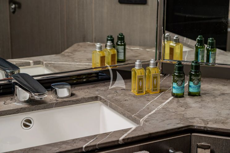 Charter Yacht MANARA PRIMA - 70 Azimut - 3 Cabins - Amalfi Coast - Naples - Capri - Sardinia