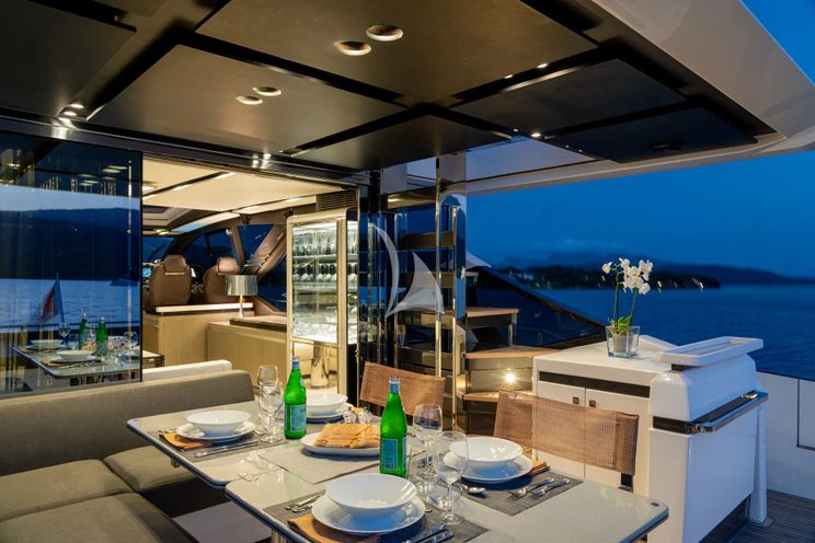 Charter Yacht MANARA PRIMA - 70 Azimut - 3 Cabins - Amalfi Coast - Naples - Capri - Sardinia