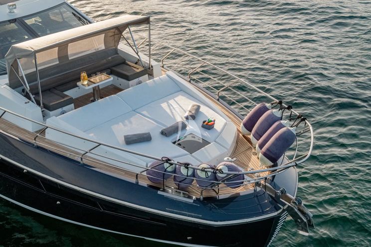 Charter Yacht MANARA PRIMA - 70 Azimut - 3 Cabins - Amalfi Coast - Naples - Capri - Sardinia