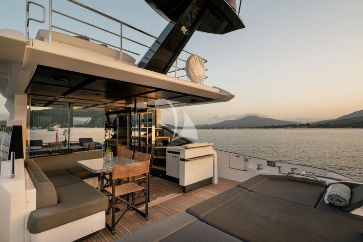 Charter Yacht MANARA PRIMA - 70 Azimut - 3 Cabins - Amalfi Coast - Naples - Capri - Sardinia