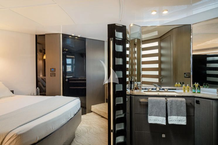 Charter Yacht MANARA PRIMA - 70 Azimut - 3 Cabins - Amalfi Coast - Naples - Capri - Sardinia