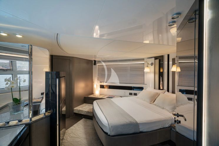 Charter Yacht MANARA PRIMA - 70 Azimut - 3 Cabins - Amalfi Coast - Naples - Capri - Sardinia