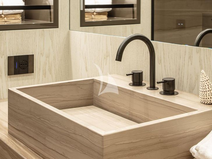 MANGUSTA GRANSPORT 45 - VIP cabin vanity unit MANGUSTA GRANSPORT 45 - VIP cabin vanity unit