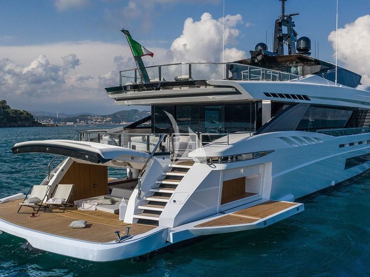 MANGUSTA GRANSPORT 45 - aft deck and beach club MANGUSTA GRANSPORT 45 - aft deck and beach club