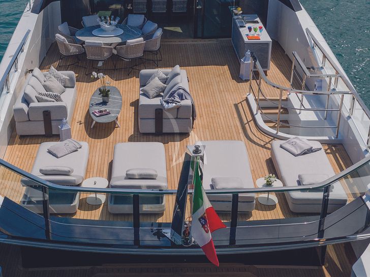 MANGUSTA GRANSPORT 45 - skydeck aft MANGUSTA GRANSPORT 45 - skydeck aft