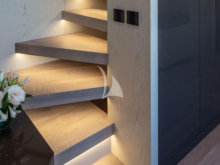 MANGUSTA GRANSPORT 45 - staircase to the cabins MANGUSTA GRANSPORT 45 - staircase to the cabins