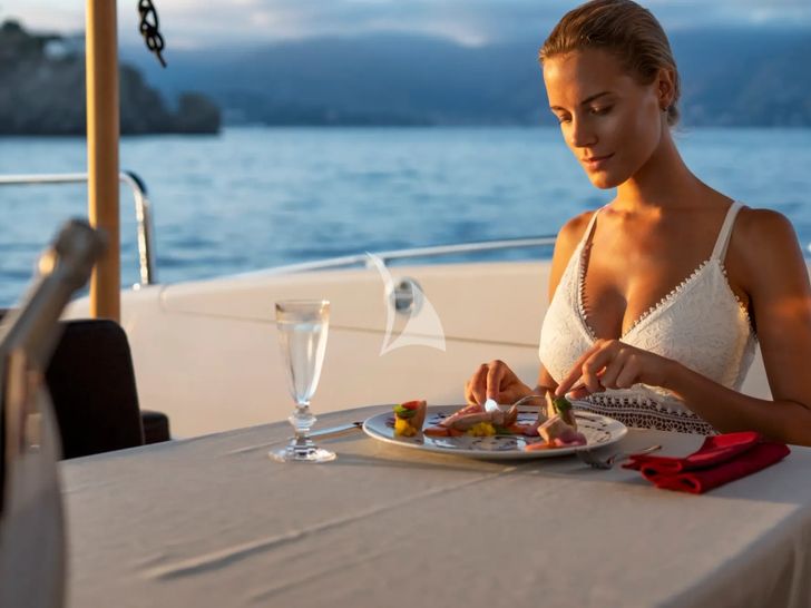 MANU Mangusta 92 - alfresco dining MANU Mangusta 92 - alfresco dining