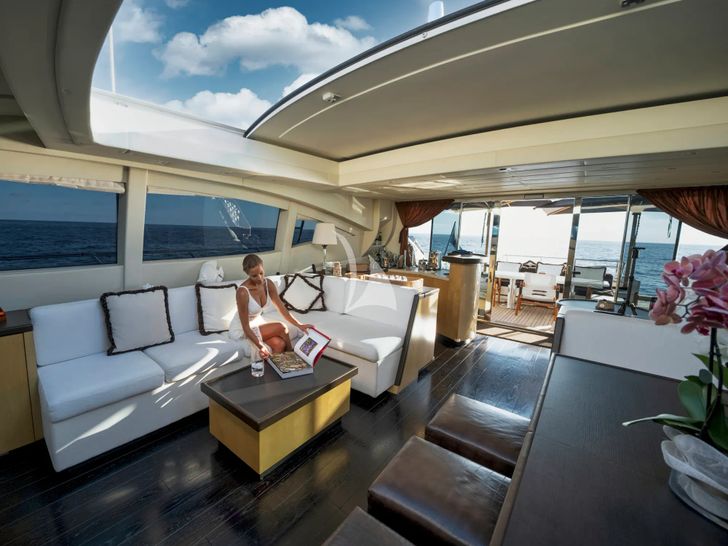 MANU Mangusta 92 - saloon MANU Mangusta 92 - saloon