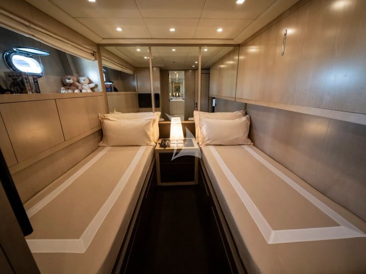 MANU Mangusta 92 - twin cabin MANU Mangusta 92 - twin cabin