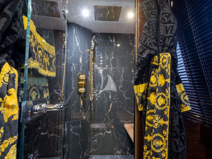 MANU V Leopard Arno 34m - master cabin shower MANU V Leopard Arno 34m - master cabin shower