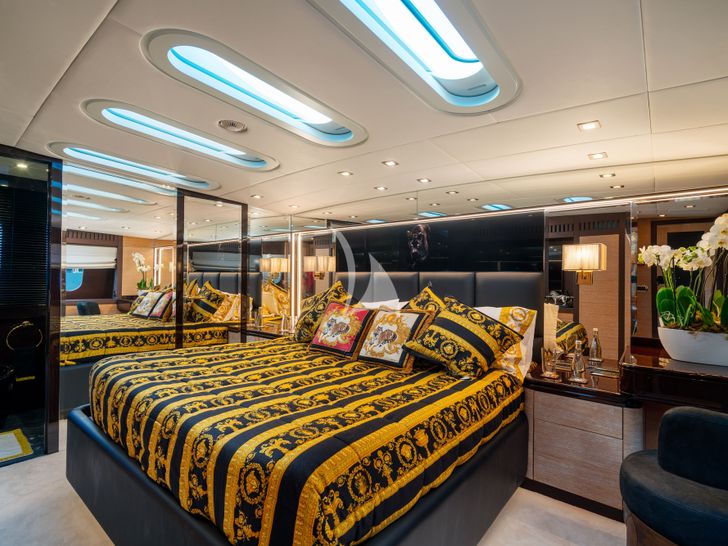 MANU V Leopard Arno 34m - master cabin MANU V Leopard Arno 34m - master cabin