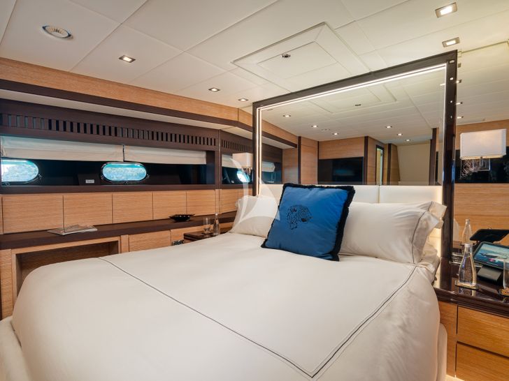 MANU V Leopard Arno 34m - VIP cabin 2 MANU V Leopard Arno 34m - VIP cabin 2