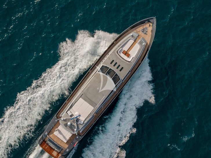 MANU V Leopard Arno 34m - aerial top shot MANU V Leopard Arno 34m - aerial top shot