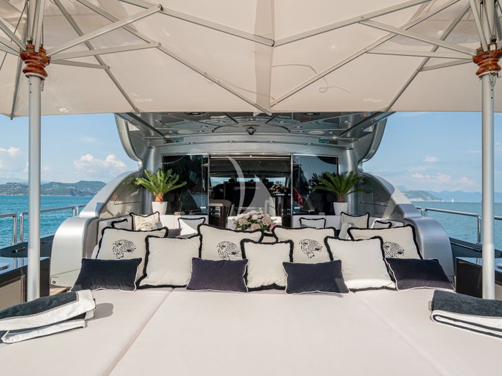 MANU V Leopard Arno 34m - aft deck sun beds MANU V Leopard Arno 34m - aft deck sun beds