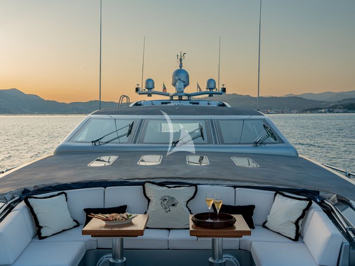 MANU V Leopard Arno 34m - bow lounging area MANU V Leopard Arno 34m - bow lounging area