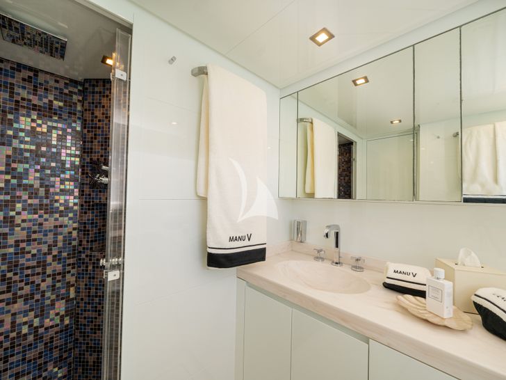 MANU V Leopard Arno 34m - double cabin bathroom MANU V Leopard Arno 34m - double cabin bathroom