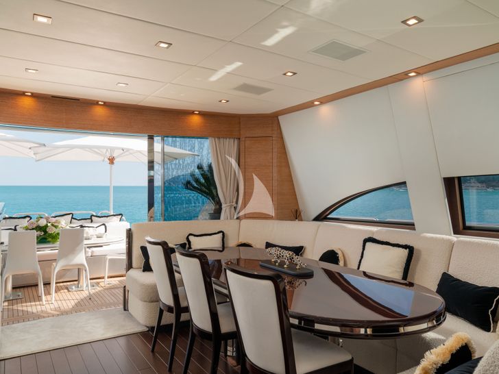 MANU V Leopard Arno 34m - indoor dining area MANU V Leopard Arno 34m - indoor dining area