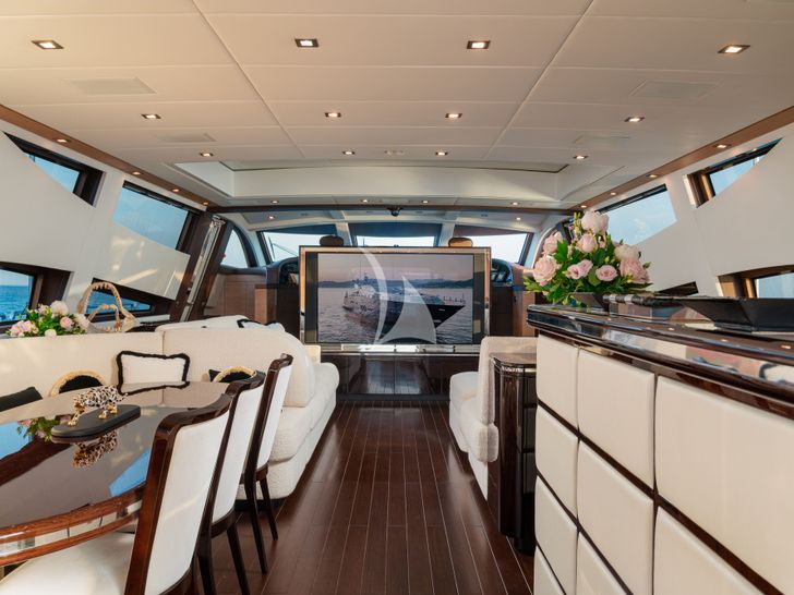 MANU V Leopard Arno 34m - interior panoramic shot MANU V Leopard Arno 34m - interior panoramic shot