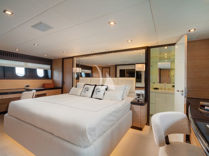 MANU V Leopard Arno 34m - VIP cabin 1 MANU V Leopard Arno 34m - VIP cabin 1