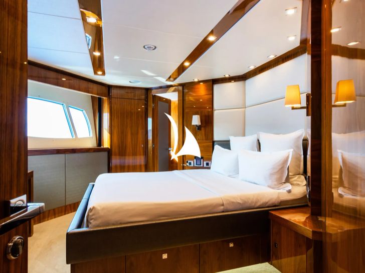 MAORO Sunseeker Predator 115 - VIP cabin 2 MAORO Sunseeker Predator 115 - VIP cabin 2