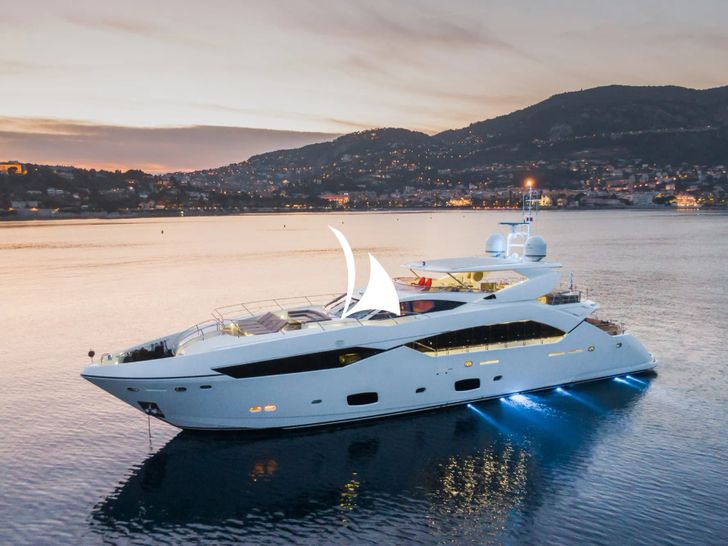 MAORO Sunseeker Predator 115 - anchored MAORO Sunseeker Predator 115 - anchored