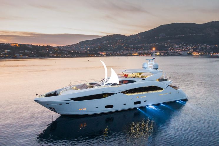 Charter Yacht MAORO - Sunseeker Predator 115 - 5 Cabins - Monaco - St Tropez - Cannes - Nice - Antibes - French Riviera