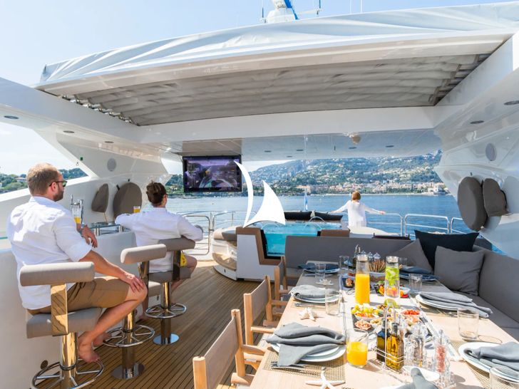 MAORO Sunseeker Predator 115 - sun deck bar and dining area MAORO Sunseeker Predator 115 - sun deck bar and dining area